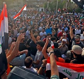 بالفيديو .. رجل دين لبناني يدعو المتظاهرين العراقيين لتحرير بلدهم من حكومة الفساد بدلاً من (المشي) الى زيارة الحسين