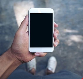 آبل تحذر من تعطل هواتف آيفون القديمة حال عدم تحديثها فورا