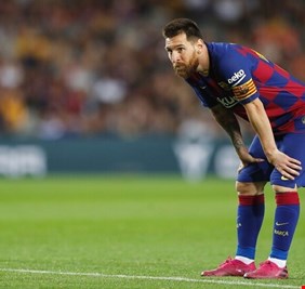 ميسي يرفض توقيع عقد طويل الأمد مع برشلونة ويوضح السبب