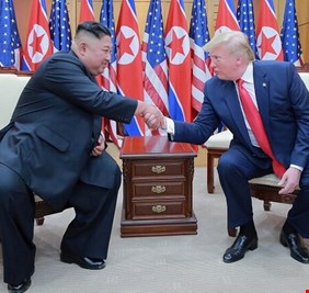 بيونغ يانغ: هناك علاقة خاصة بين كيم وترامب