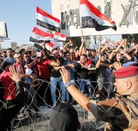 الصدر يهدد بـ'تصرف لائق' في حال تم الاعتداء على المتظاهرين