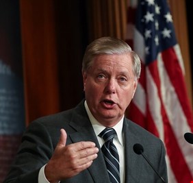 سيناتور أمريكي: البنتاغون يعد خطة لحماية المنشآت النفطية في سوريا