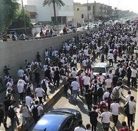 مدارس في بغداد تنظم تظاهرات في ساحاتها.. وصور لطلبة في التحرير