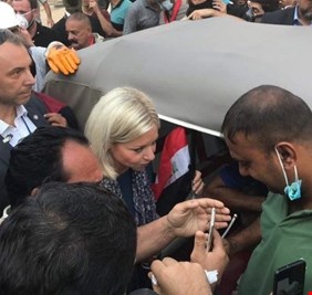 ممثلة الأمين العام للأمم المتحده تصل إلى ساحة التحرير