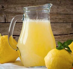 7 أسباب لتبدأ يومك بماء الليمون... تعرف عليها