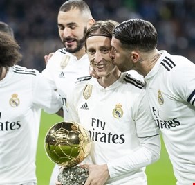 ريال مدريد قد يفتح باب الرحيل أمام نجمه مودريتش