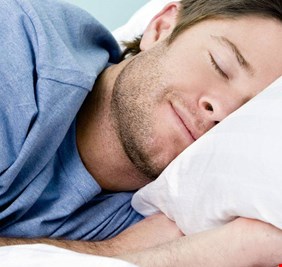 النوم الجيد ينظف الدماغ من السموم ويحمي من الخرف