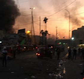 المتظاهرون يتوجهون نحو مقر رئاسة الوزراء في منطقة العلاوي