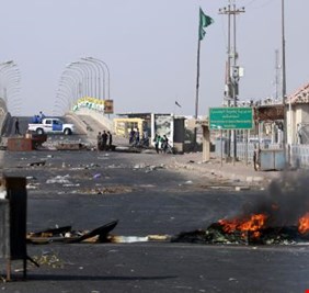 مكالمة هاتفية بين شخصين تكشف حقيقة ما يجري في ميناء أم قصر، وتظهر خطورة ما يحدث هناك