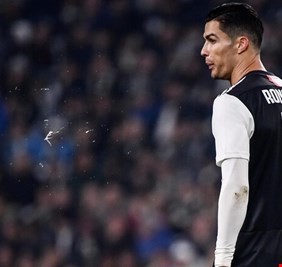 رونالدو يكسر حاجز الصمت عقب أزمة تبديله ورد فعله الغاضب