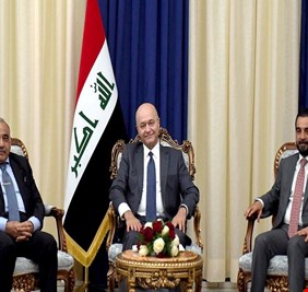 كاتب عراقي يخاطب الرئاسات الثلاث بشأن قانون الانتخابات  تحفرون قبوركم بأيديكم