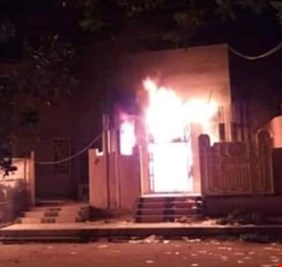 حشود غاضبة تقطع جسر الغراف وتحرق منزلي نائب عن الفتح وشقيقه في ذي قار!