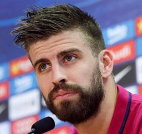 مكالمة هاتفية غامضة تجمع بين بيكيه وبيريز