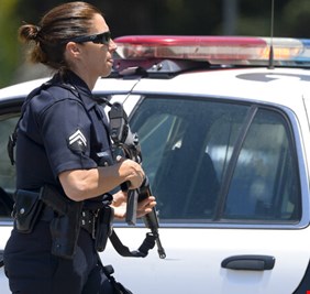 شرطة لوس أنجلوس تسعى لفهم دوافع مطلق النار على رفاقه في المدرسة