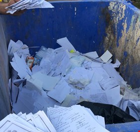 بالصور : إحباط محاولة لإتلاف ملفات فساد بأحد مكاتب المفتشين العموميين الملغاة