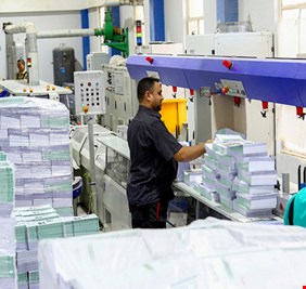 نائب يستولي على عقود المناهج الدراسية.. وشركته تطبعها بضعف الكلفة