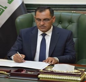 نائب يعلن عن استقالة وزير الصناعة والمعادن من منصبه