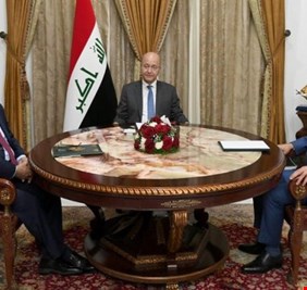 تحركات سياسية لتغيير الرئاسات الثلاث تبدأ بإقالة الحكومة