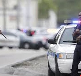 مسلح يطلق النار على شخصين في مدرسة بواشنطن ثم ينتحر