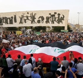 المتظاهرون يسجلون بالفيديو تسجيلاً يقدمونه هدية للبعثيين في العراق !