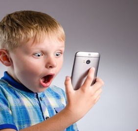 مواقع التواصل الاجتماعي تحفز مشكلة صحية غير متوقعة لدى الأطفال