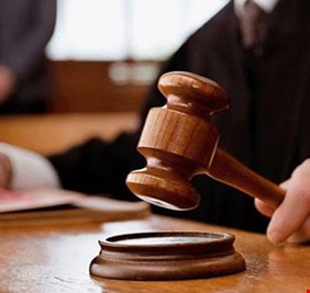 أحكام قضائية بحق مسؤولين حاليين وسابقين بتهم الفساد