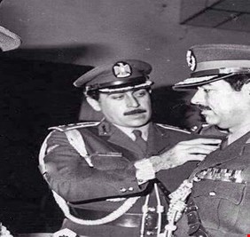 يتحدثون عن الضباط الدمج ... وينسون ان صــدام حســـين هو أول ضابط دمج برتبة مهيب في الجيش العراقي !