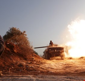 روسيا: المسلحون في سوريا يحشدون راجمات صواريخ ومدرعات قرب حلب ويعدون استفزازات كيميائية بإدلب