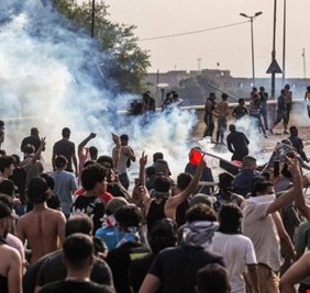 بريطانيا: ندرس كل الخيارات بالعلاقة مع العراق إذا استمر العنف ضد المتظاهرين