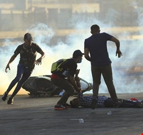 التحقيقات في حوادث قتل المتظاهرين أمام القضاء قريباً.. ومستشار عبدالمهدي يعلق