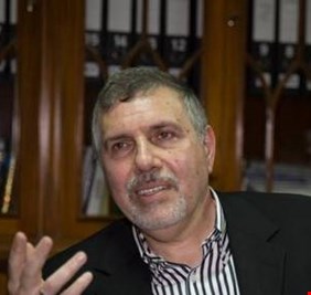 بورصة الأسماء تتوقف عند علّاوي.. كيف قفز الوزير السابق إلى مرشح بارز لتشكيل الحكومة؟