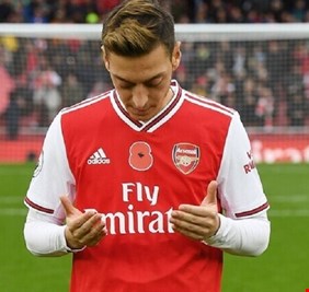 الصين تواصل ملاحقة أوزيل بعد تغريداته 