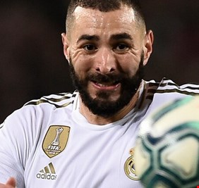 بنزيما يفاجئ ريال مدريد قبل تجديد عقده