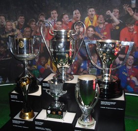 برشلونة يحيي ذكرى السداسية التاريخية باحتفالية مع الجيل الذهبي