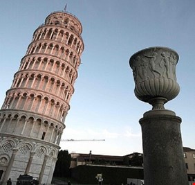 كشف غموض هوية مصمم برج بيزا المائل!