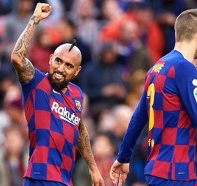 لماذا يرفض برشلونة بيع فيدال؟