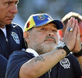 مارادونا: اختطفتني كائنات فضائية وقضيت 3 أيام خارج كوكب الأرض