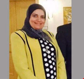 المتظاهرون يحتجزون موظفي وزارة المالية ويبحثون عن المسؤولة المتهمة بالفساد طيف سامي
