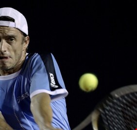 لاعب تنس: عرضوا علي المال مقابل الخسارة أمام نادال بويمبلدون