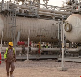 الصناعة: توقيع عقد لإنشاء مدينة للبتروكيمياويات في البصرة تغطي حاجة العراق