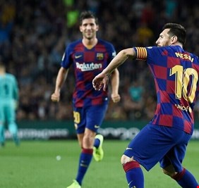 ميسي ملك الركلات الحرة في العقد الأخير