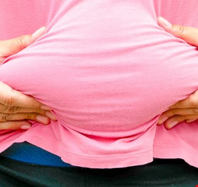 كم ساعة يجب أن ننام للتخلص من دهون البطن المزعجة؟