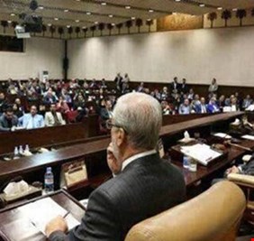 كتائب حزب الله تتوعد نواب البرلمان الذين لن يصوتوا على إخراج الأميركيين: نراقبكم عن كثب!