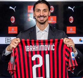 سر اختيار إبراهيموفيتش لارتداء القميص رقم 21 مع ميلان