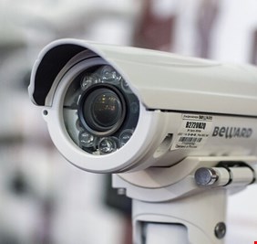 كيف نستخدم كاميرات المراقبة دون أن تتجسس علينا؟