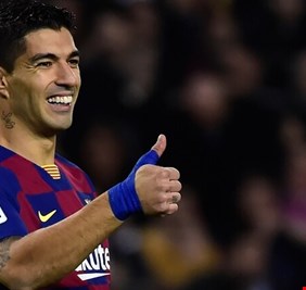 سواريز يفوز بجائزة لاعب الشهر في 