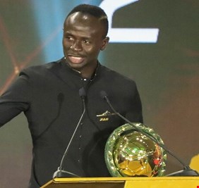 ماني لفنان مصري شهير: أنت أسطورة إفريقيا وأنا في المركز الثاني