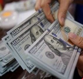 اقتصادي:احتياطي العراق 62 مليار دولار  و100 طن ذهب و8 مليارات باقي العملات