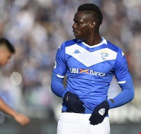 الاتحاد الإيطالي يعاقب لاتسيو بعد إساءة جماهيره لبالوتيلي