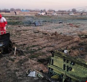 شبكة أميركية: الإيرانيون تلاعبوا بحطام الطائرة الأوكرانية قبل وصول فريق التحقيق